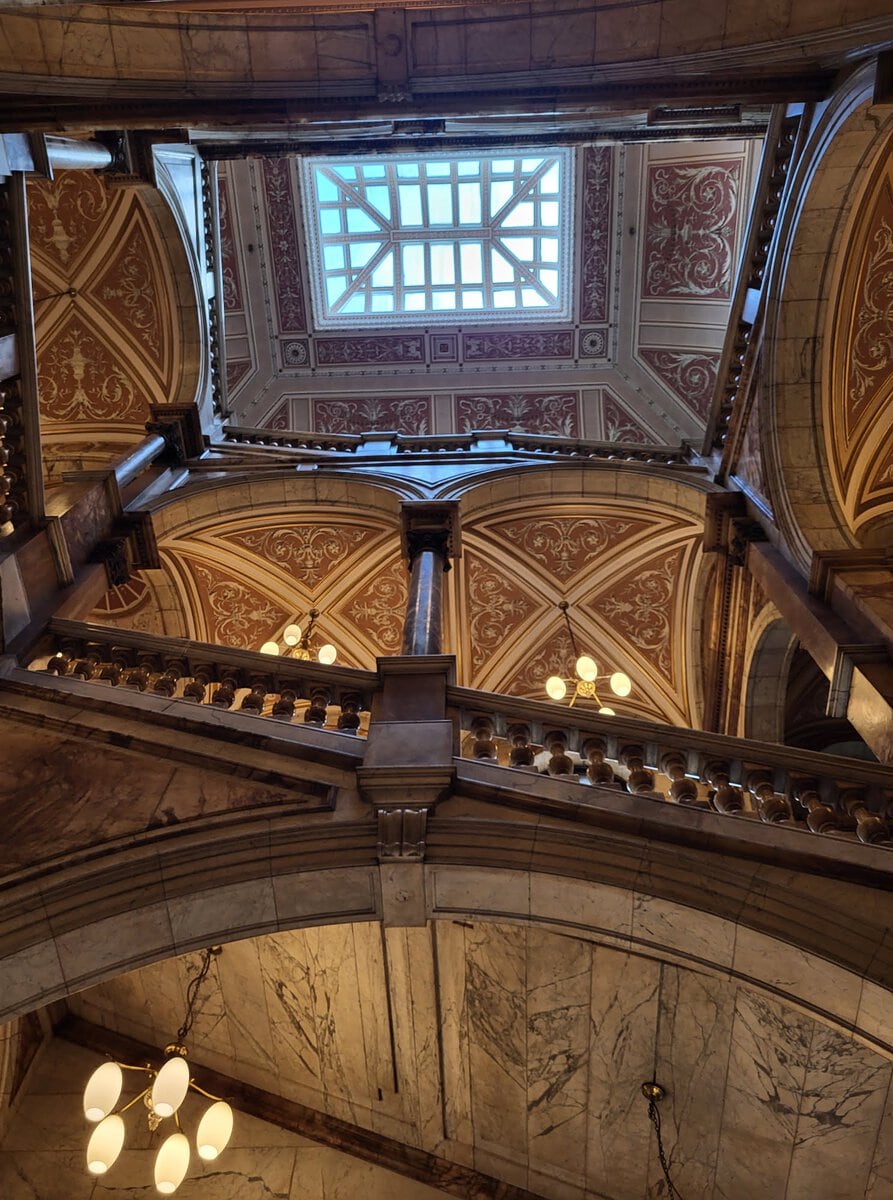 Treppen und Gewölbe der Glasgow City Chambers
