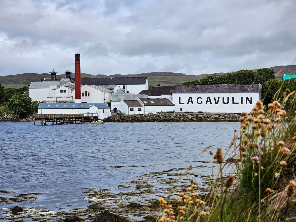Lagavulin Distillerie auf der Insel Islay