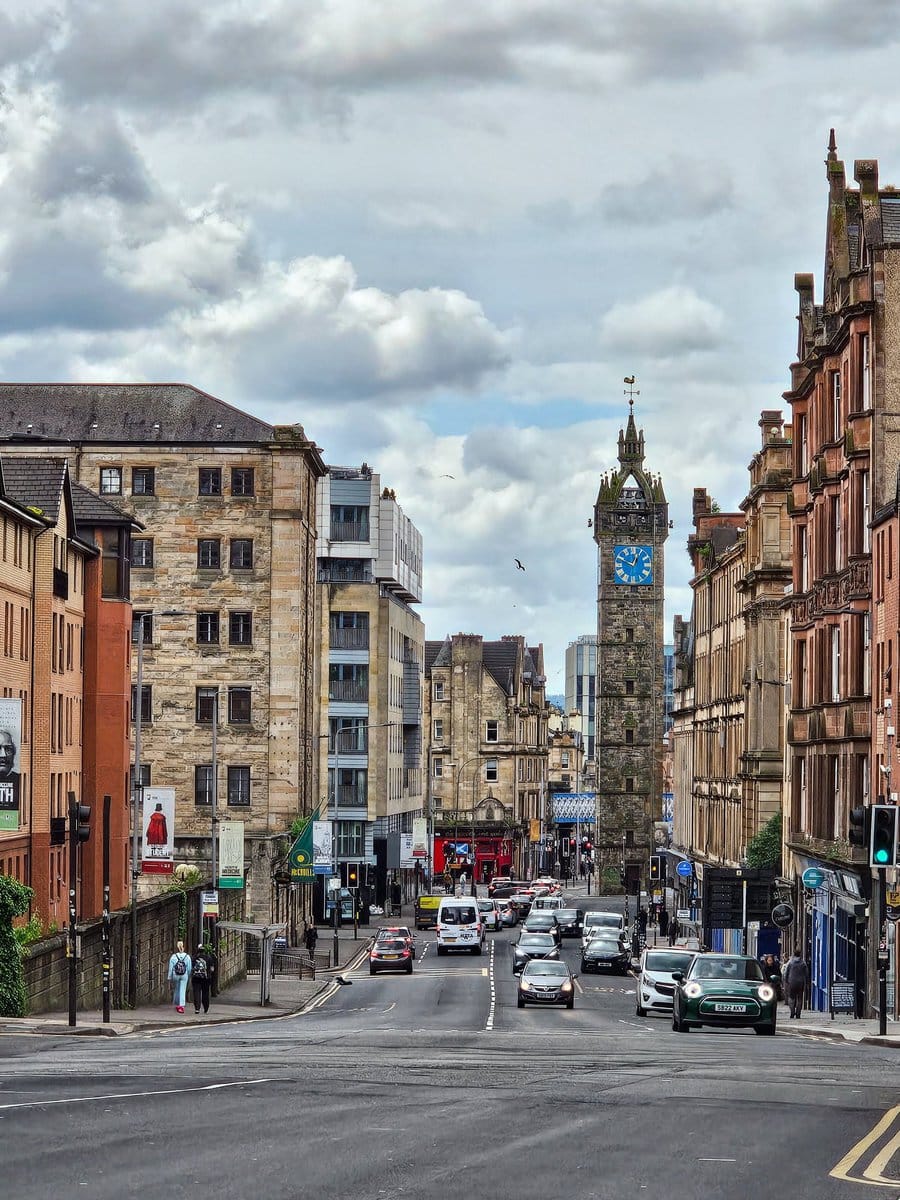 Innenstadt von Glasgow: Blick auf Trongate