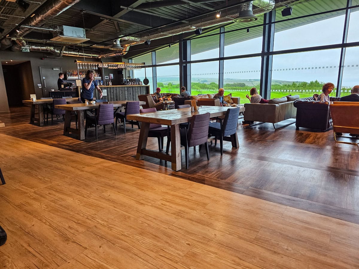 Café und Bar in der Lagg Destillerie