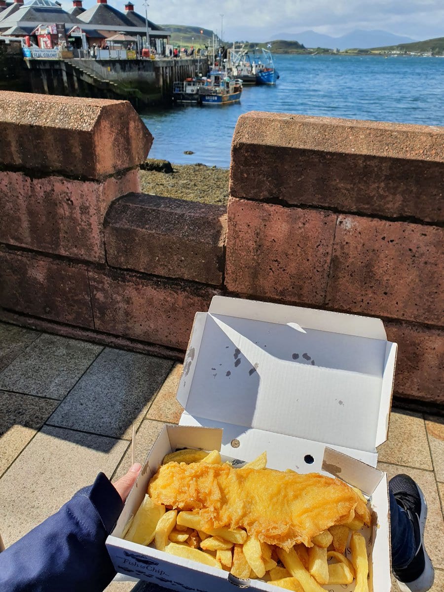Fish and Chips im Hafen von Oban