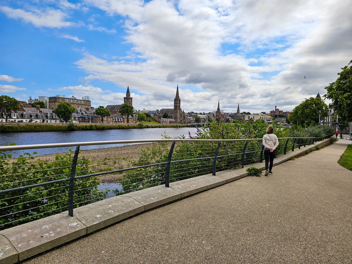 Spaziergang am River Ness in Inverness