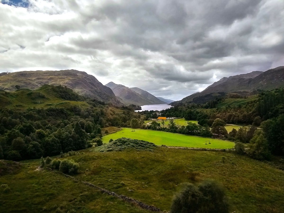 Blick auf Loch Shiel vom Glenfinnan Viadukt