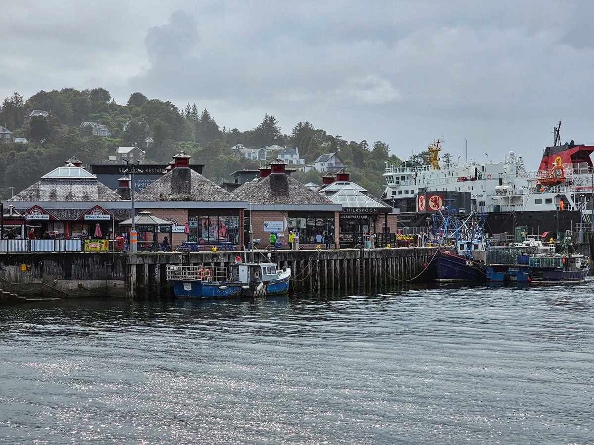 Hafen von Oban in Schottland
