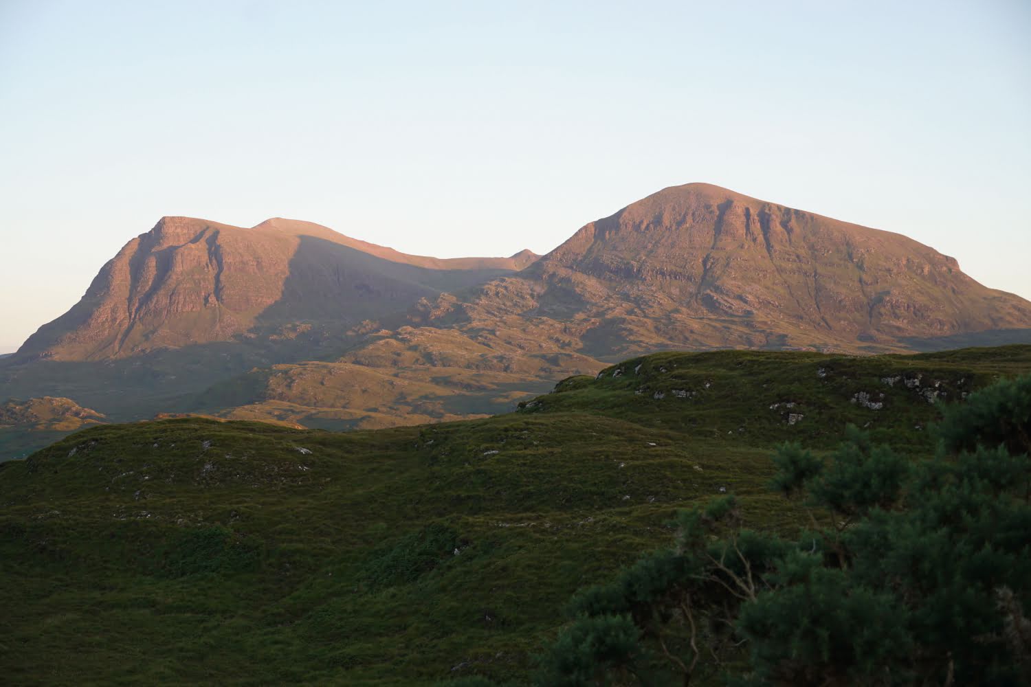Berge in den Highlands von Schottland auf der Fahrt entlang der Westküste 