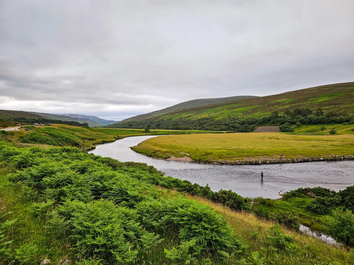 Angeln im River Dale im Helmsdale, Schottland