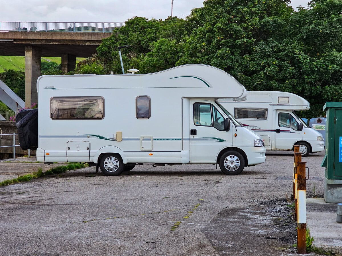 Wohnmobil Stellplatz am Hafen von Helmsdale