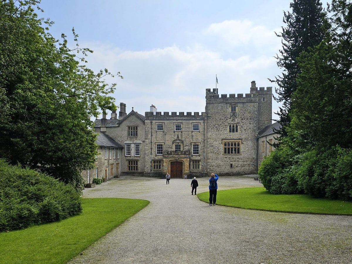 Sizergh Castle im Lake District: Sehenswertes Schloss und Gärten