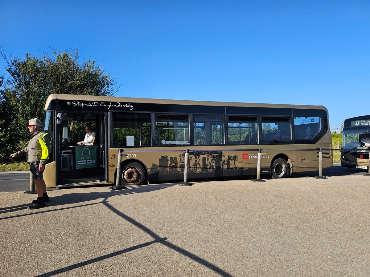 Shuttle Bus für den Weg zu den Steinkreisen vom Besucherzentrum Stonehenge