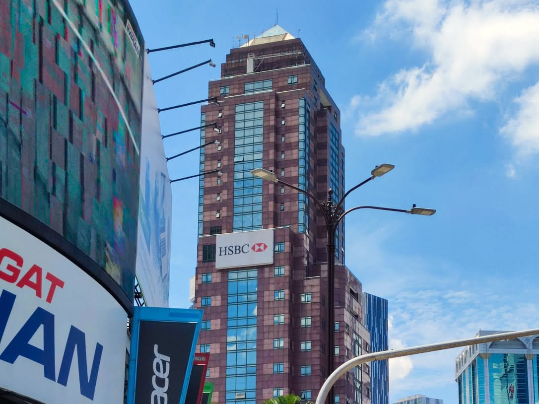 HSBC Bank in Kuala Lumpur: Geld abheben am Automaten der Großbanken ist in Malaysia sehr sicher
