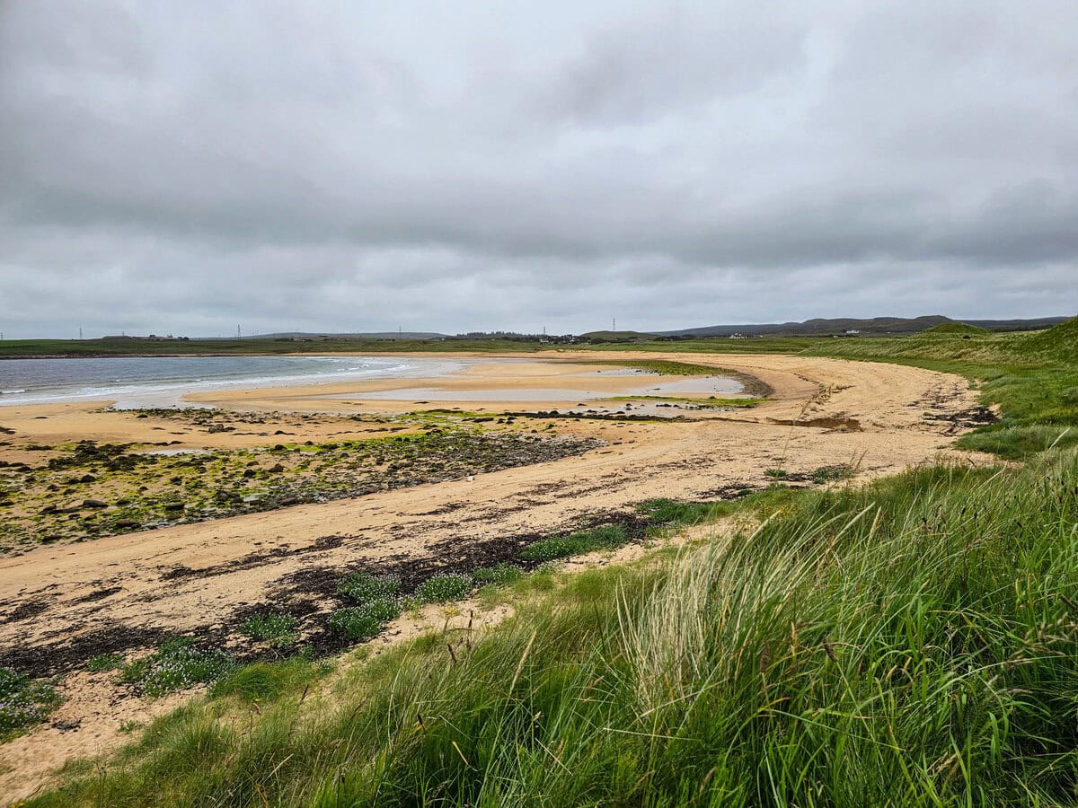 Sandside Bay Beach an der Nordküste von Schottland