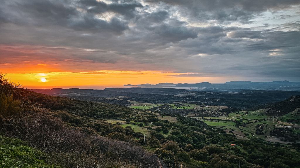 Sonnenuntergang an der Nordwestküste von Sardinien