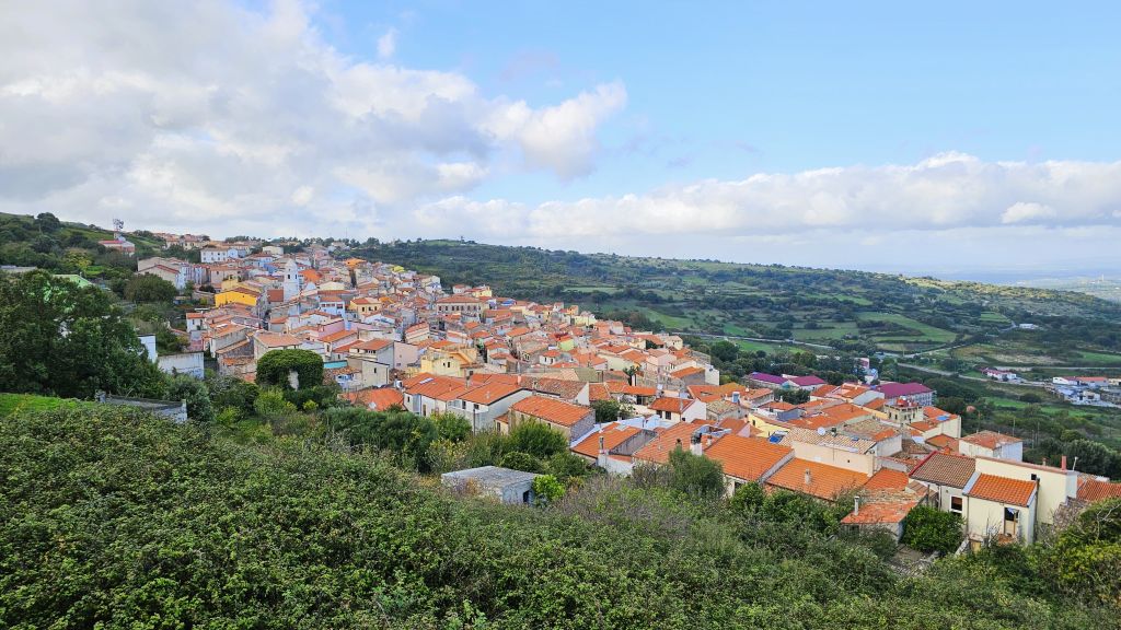 Überblick über den Ort Villanova Monteleone auf Sardinien: Unsere Tipps und Erfahrungen