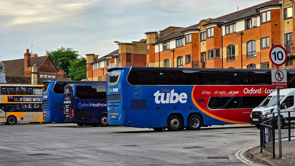 Anreise nach Oxford mit dem Bus ab London: Pendlerbus "Tube"