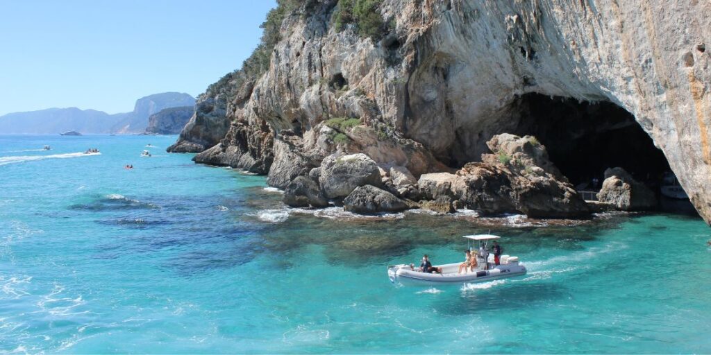 Tour mit dem Boot zum Capo Carbonara auf Sardinien