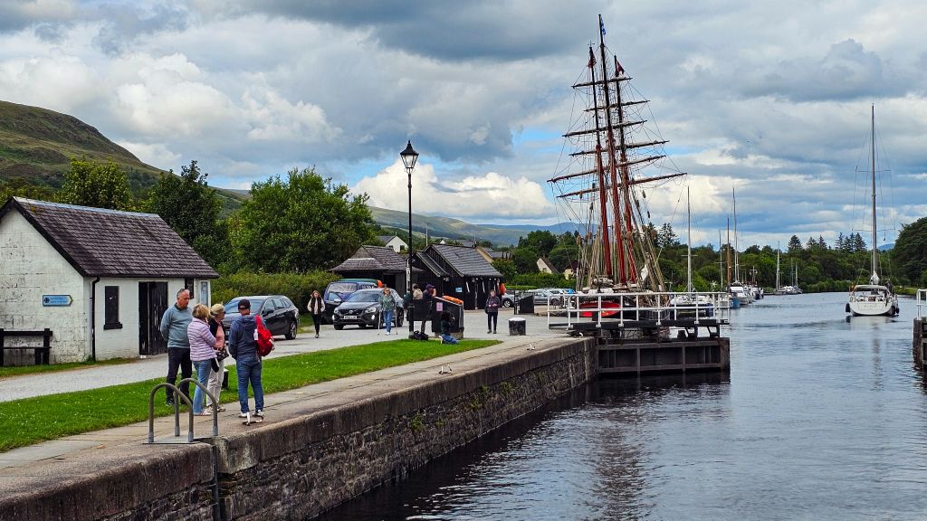 Der Caledonian Canal in Schottland