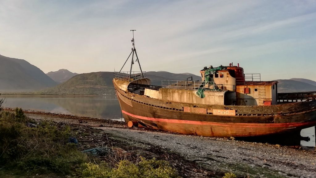 Schiffswrack von Corpach in der Nähe des Caledonian Canal