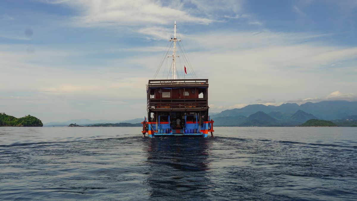 KLM Sunshine: Liveaboard Schiff für Tauchsafaris in Sulawesi