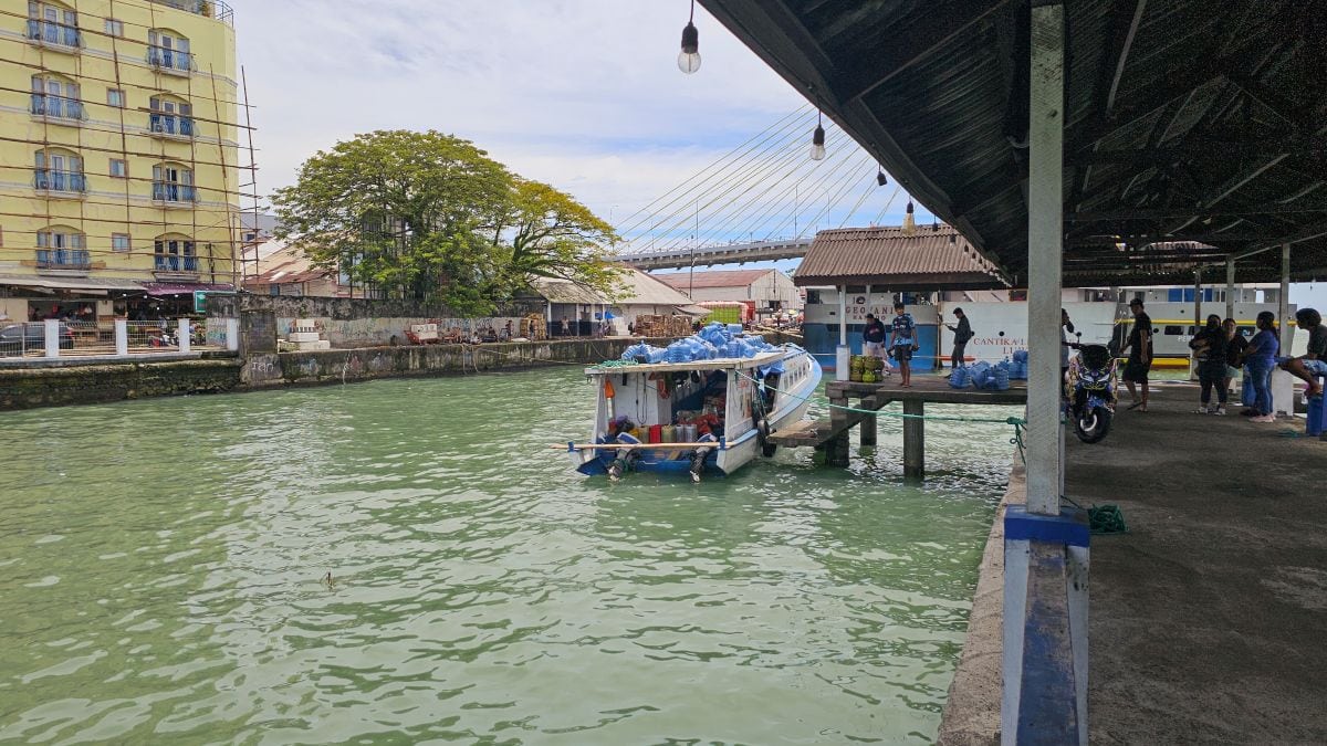Öffentliche Fähre / Public Boat von Manado nach Bunaken für die Anreise nach Bunaken