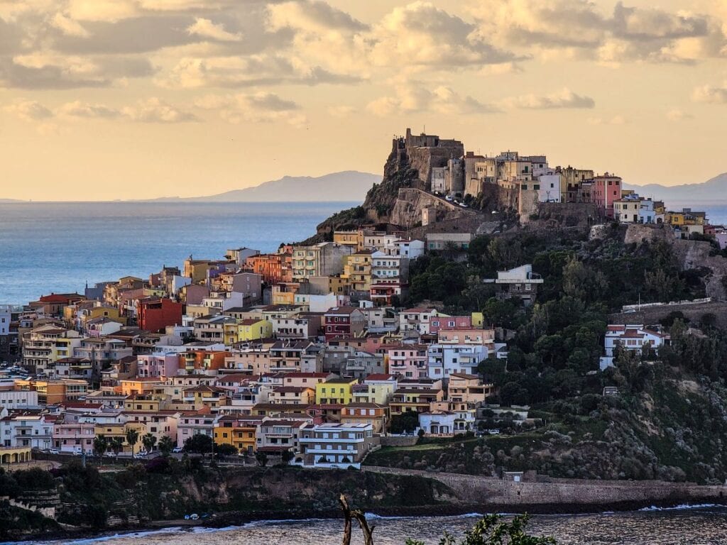 Altstadt von Castelsardo bei Sonnenuntergang