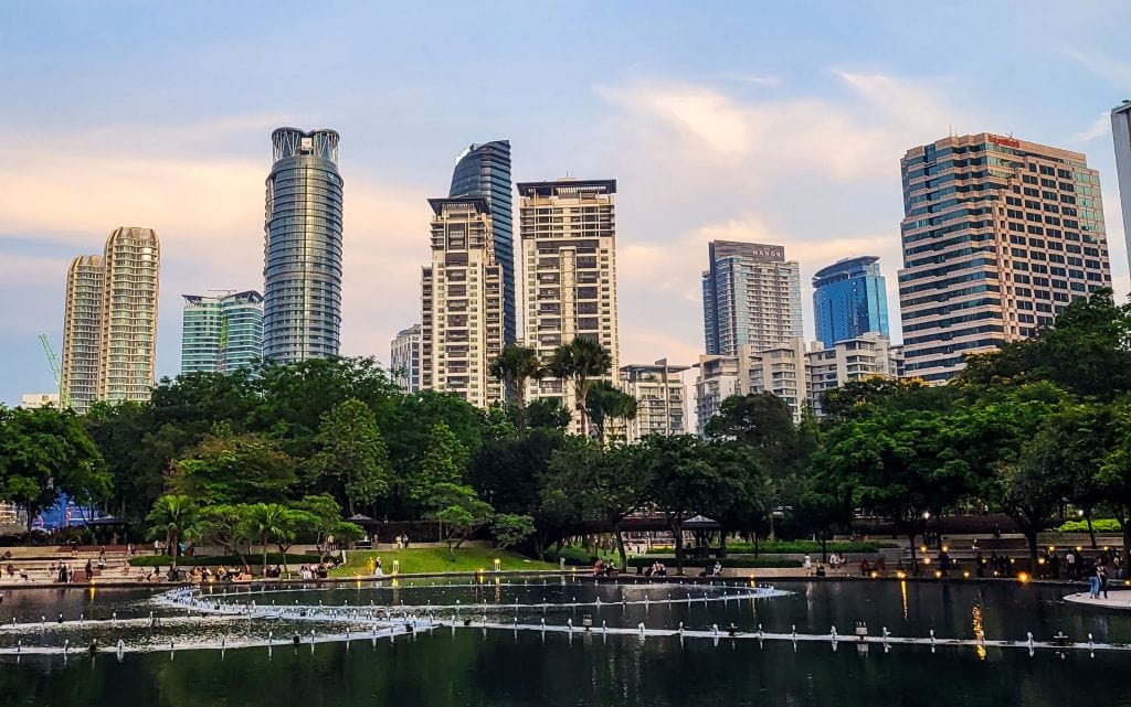 Skyline von Kuala Lumpur mit Blick aus dem Botanischen Garten