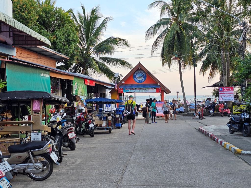 Hafen von Ao Nam Mao