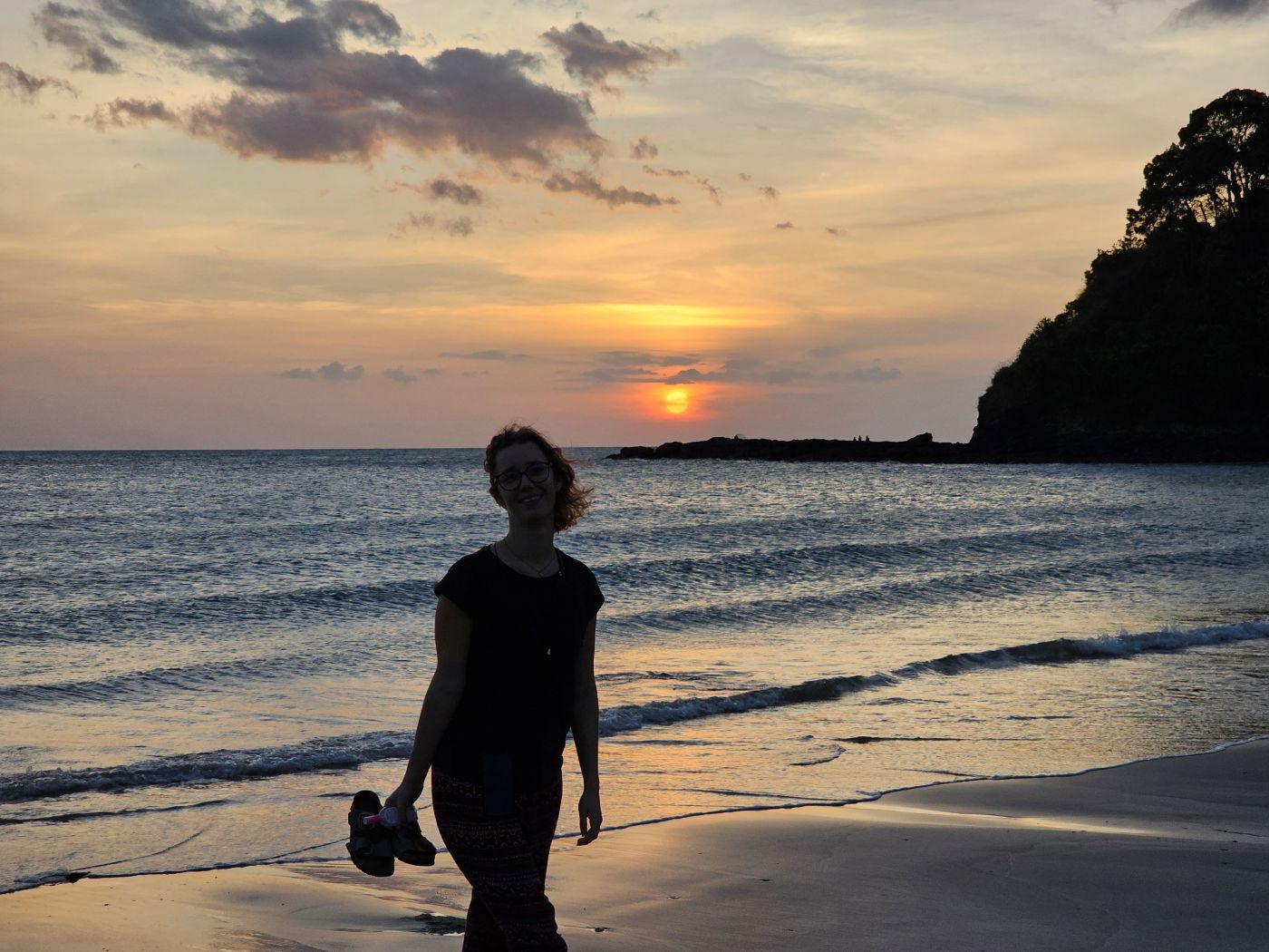 Theresa von Reisekröten, bei Sonnenuntergang in Thailand