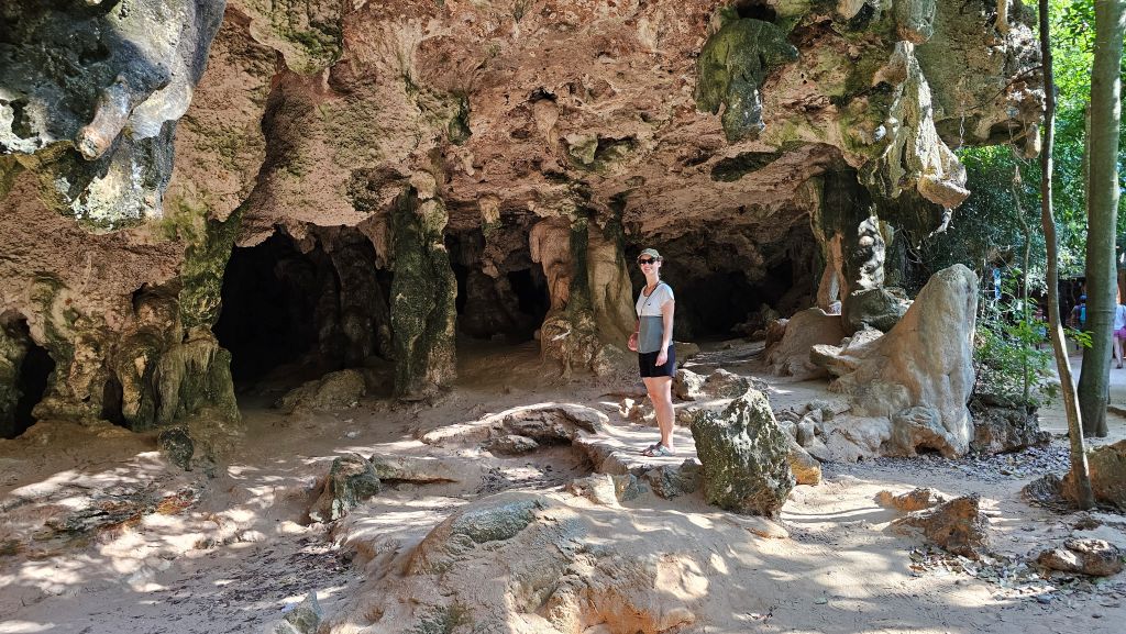 Stalaktiten auf der Halbinsel Rai Leh in Thailand