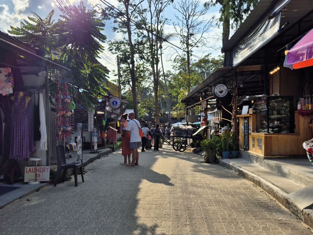 Die Walking Street von Railay