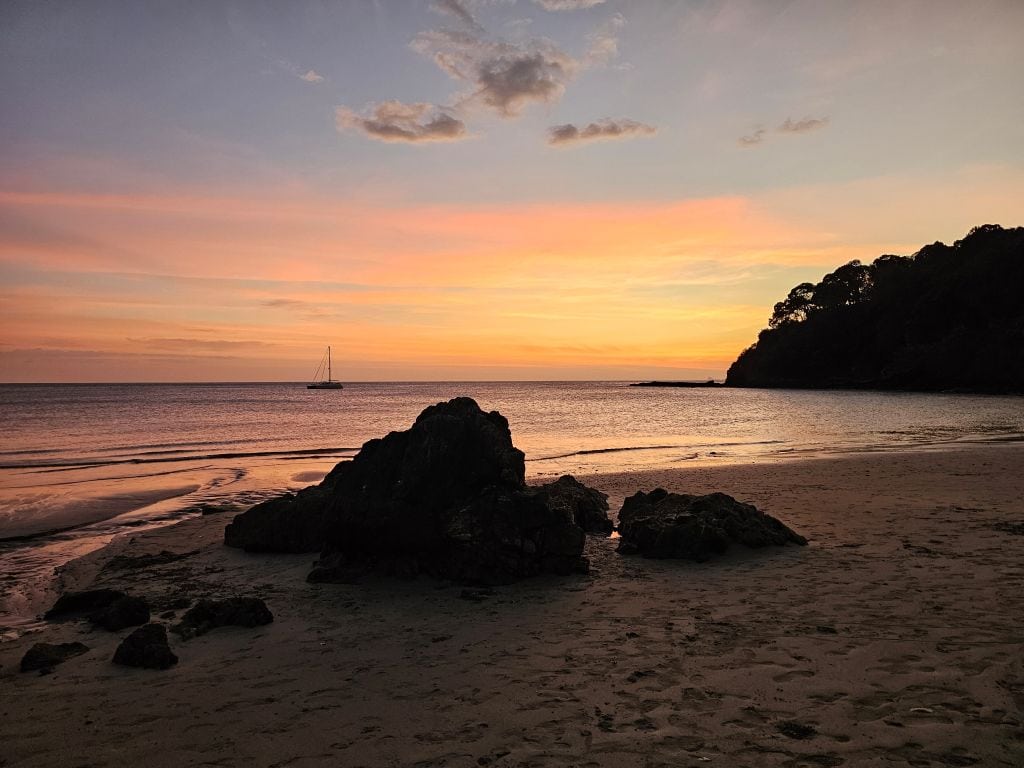 Sonnenuntergang am Khlong Chak Strand auf Koh Lanta