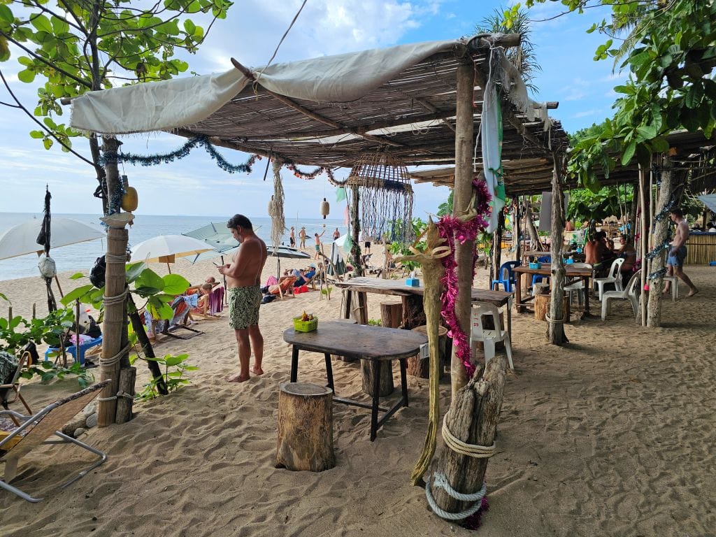 Bar am Nui Beach auf Koh Lanta