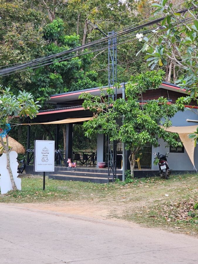 Shake Bar oberhalb des Nui Beach auf Koh Lanta