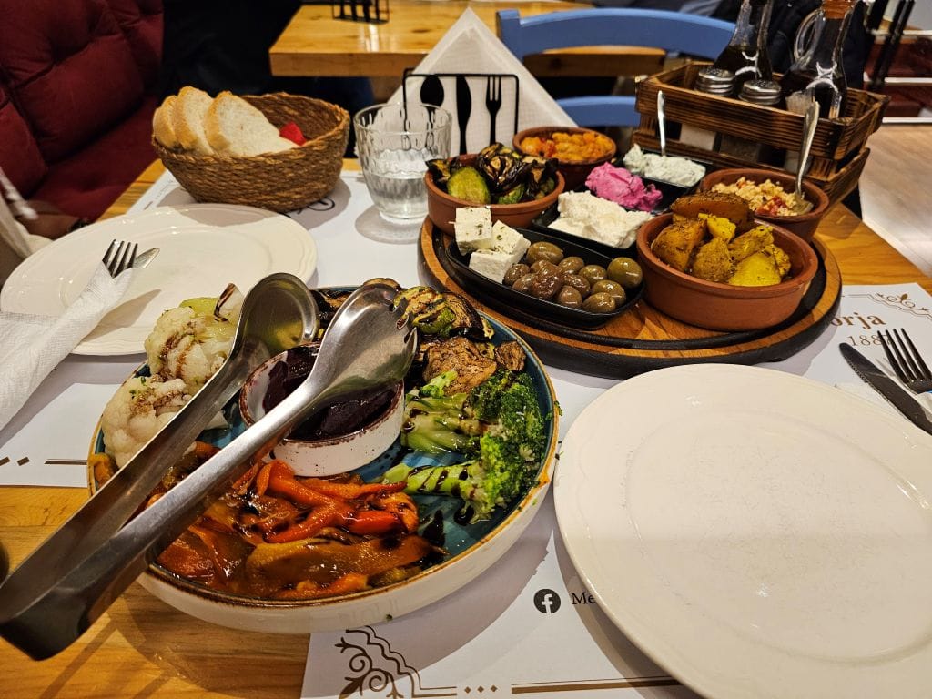 Essen in Albanien: Zu zweit haben wir nie mehr als 18 € gezahlt