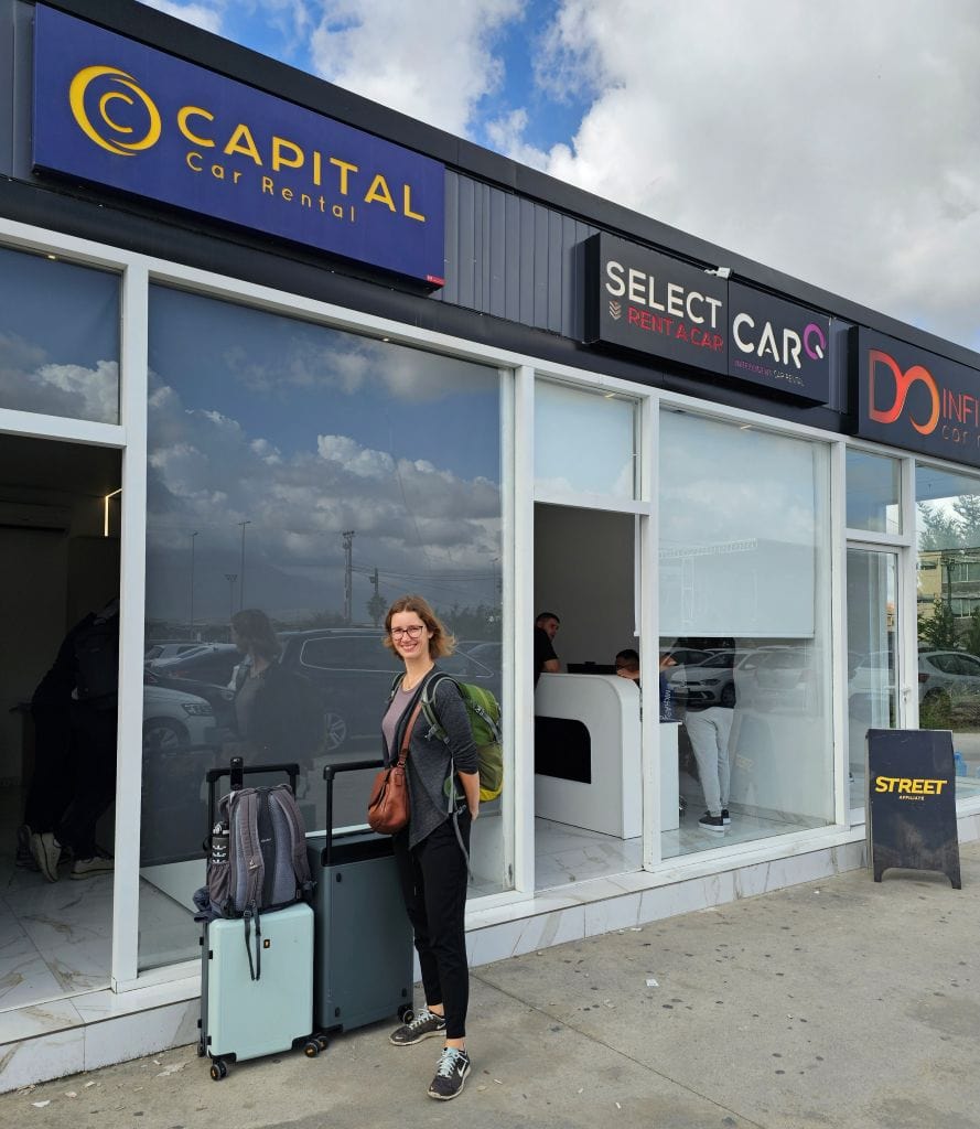 Die Anbieter Capital Car Rental und Select Rent a Car am Tirana Airport