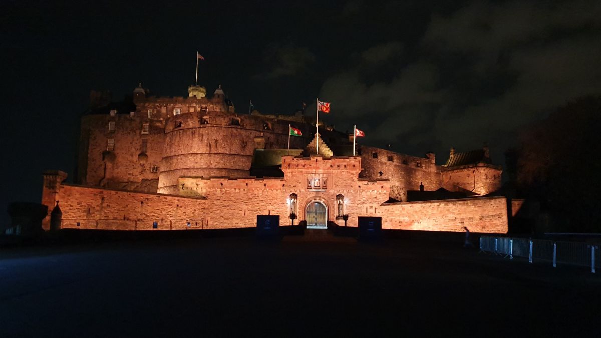 Edinburgh Castle am Abend, im Dezember