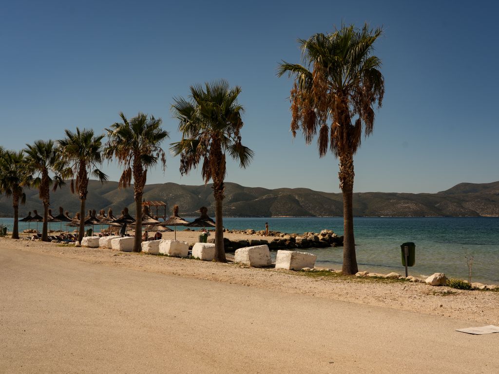 Palmen, Strand und Meer in Albanien