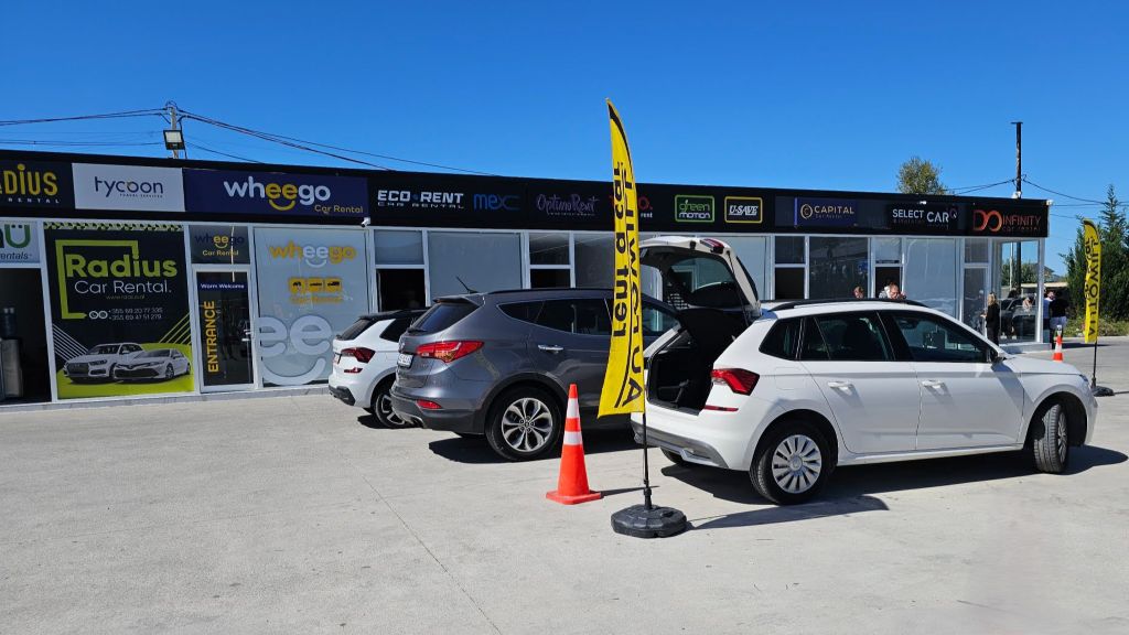 Mietwagen-Anbieter am Flughafen Tirana in Albanien