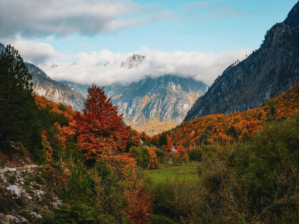 Die Berge von Albanien: Im Valbona Tal