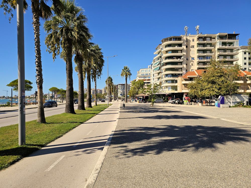 Die Promenade von Vlora in Albanien