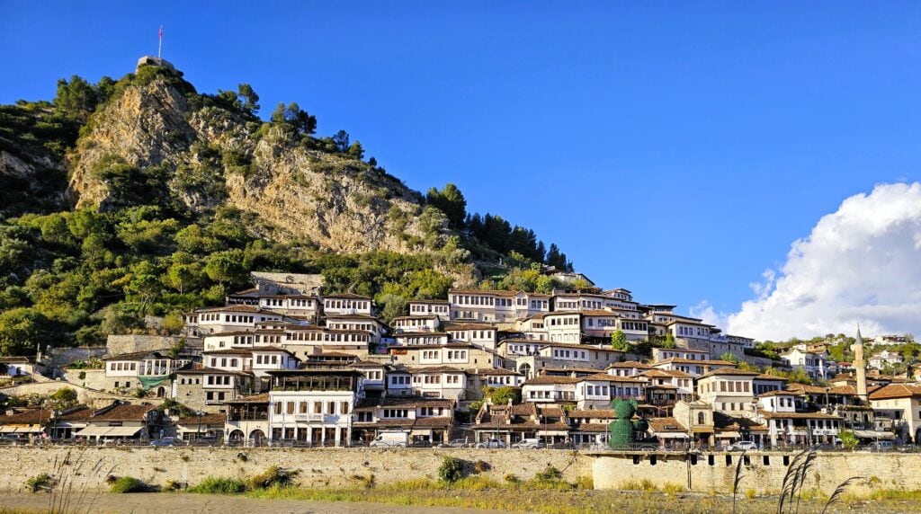 Berat in Albanien, die Stadt der 1000 Fenster