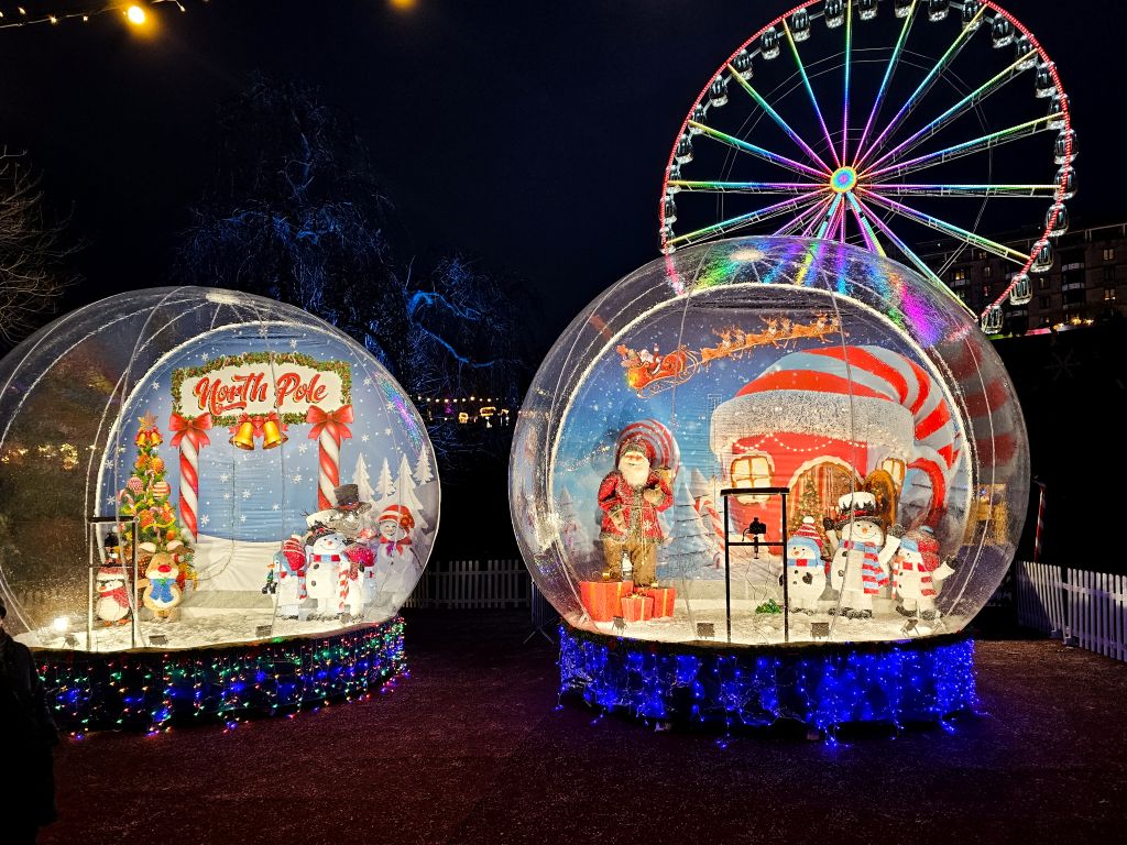 Foto-Schneekugeln auf Edinburgh Weihnachtsmarkt