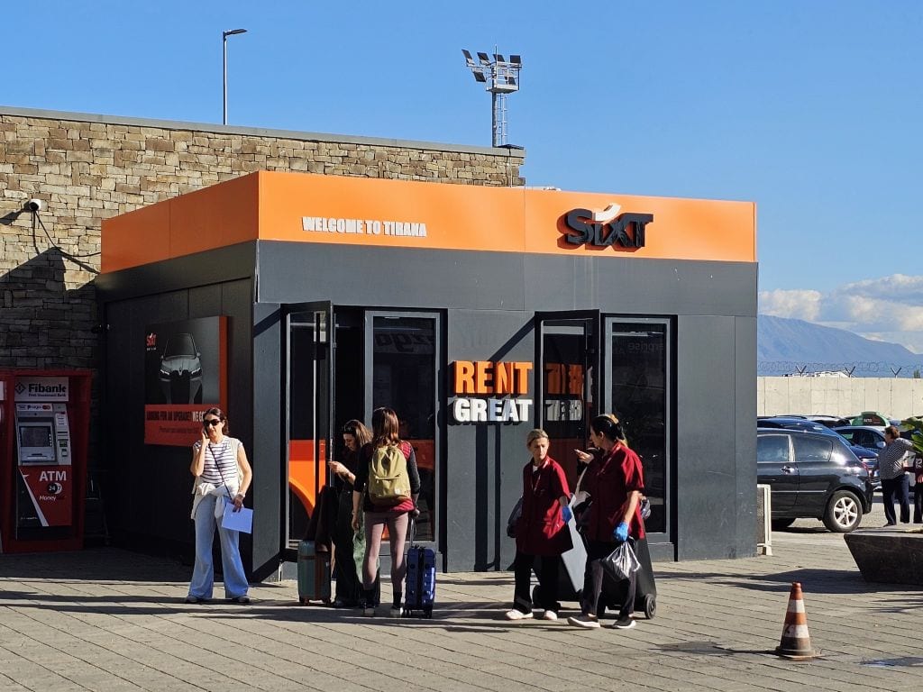 SIXT am Flughafen in Tirana, Albanien