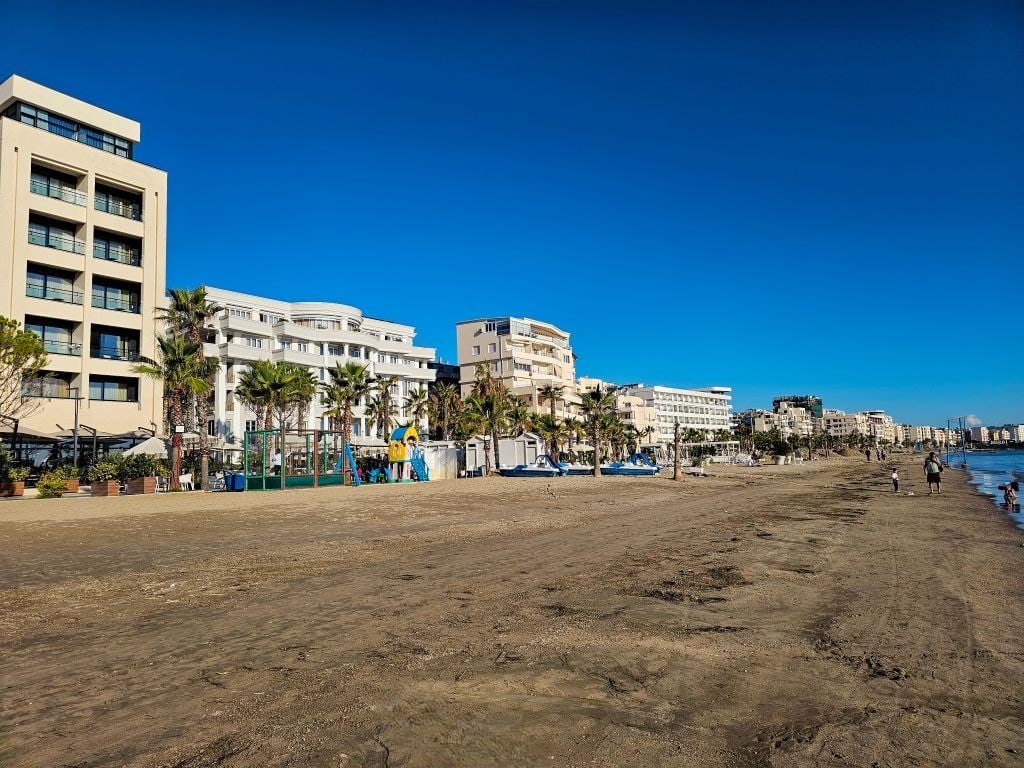 Strand von Durres in Albanien