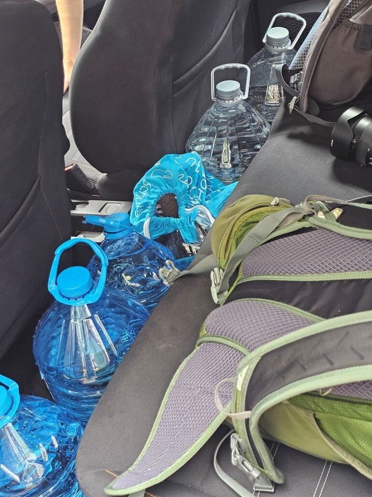 So haben wir unsere Trinkwasserkanister in Albanien transportiert