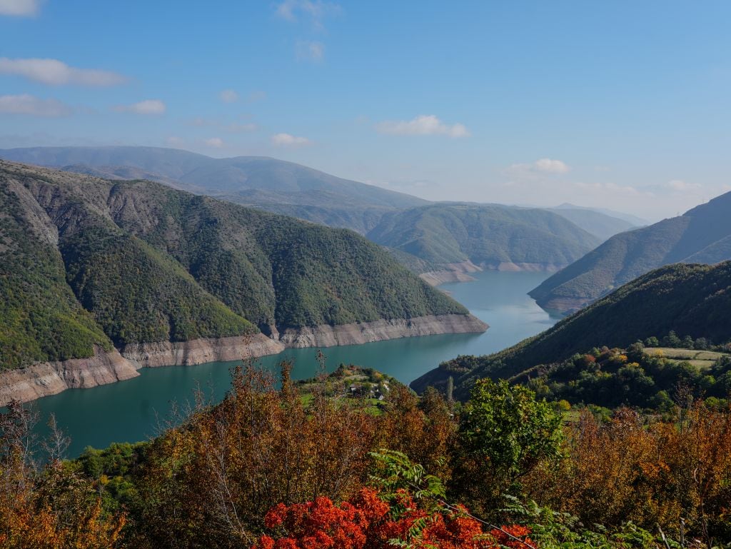 Komani See in Albanien