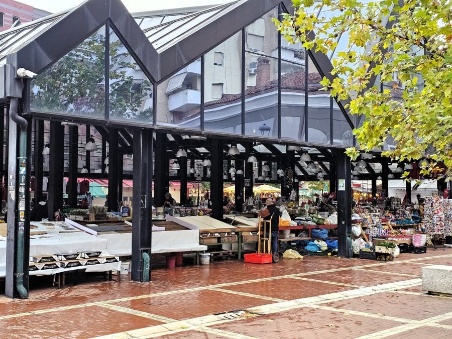 Pazari i Ri in Tirana