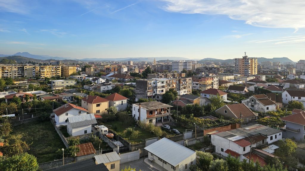 Blick über die Stadt Shkodra in Albanien