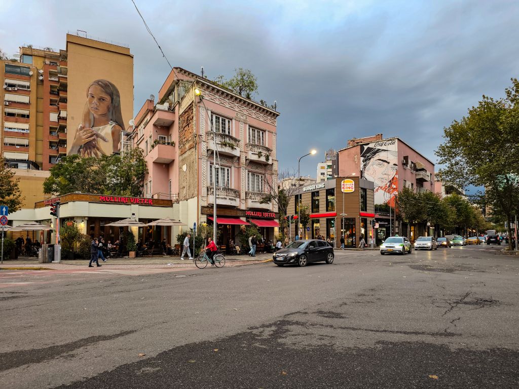 Tirana: Ein spannender Mix aus lebhafter Moderne und Tradition