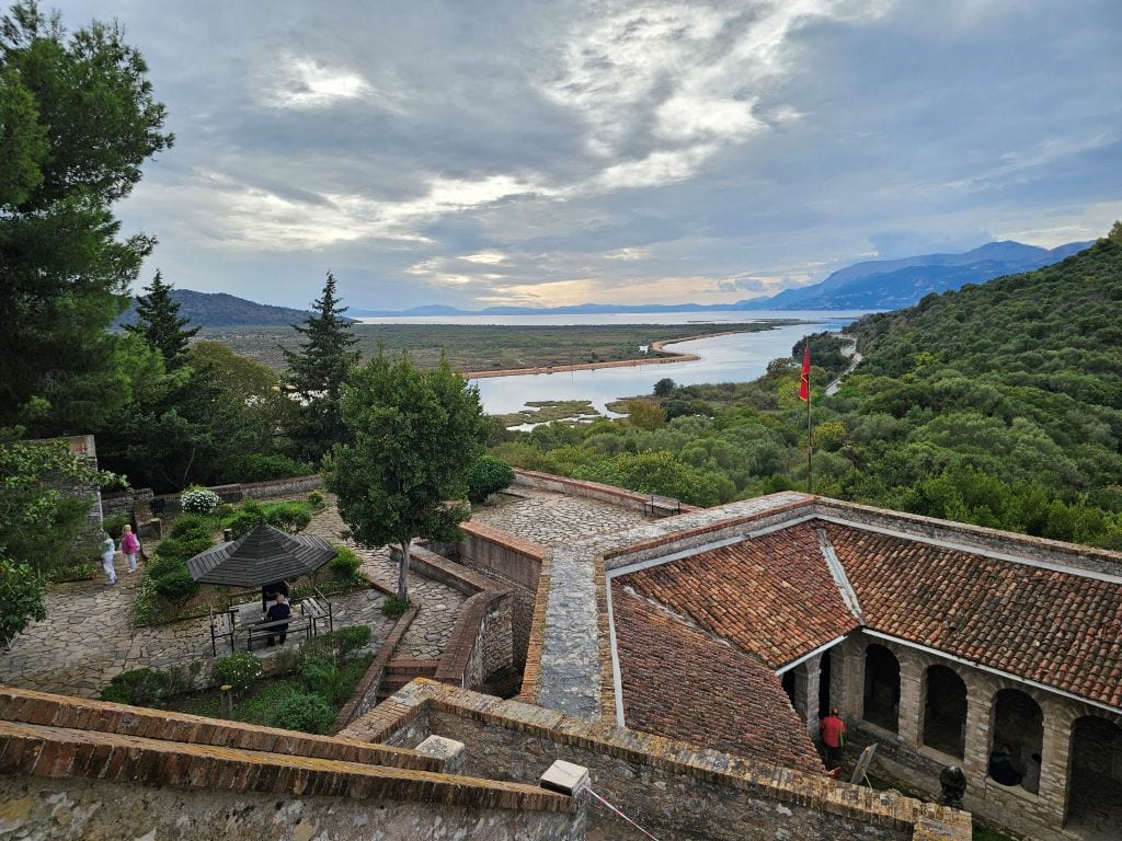Ausblick von der Burg in der Ausgrabungsstätte Butrint in Albanien, nahe Saranda und Ksamil