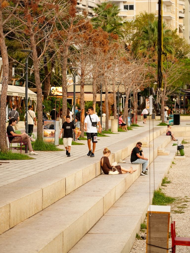 Die Stadtpromenade von Saranda